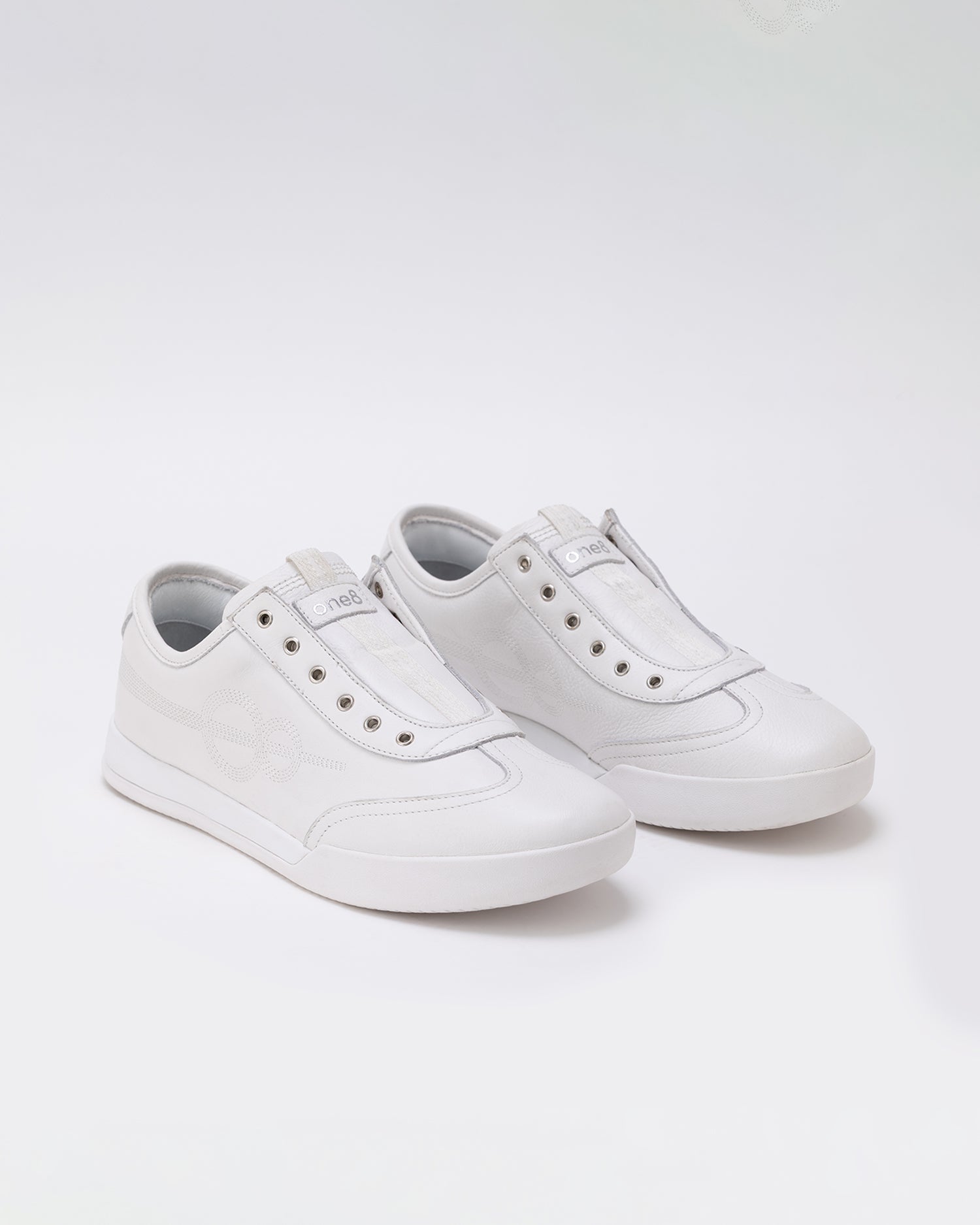 Knit upper, full white